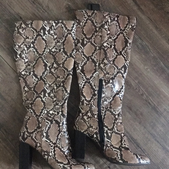 Snake skin leather knee high heel boots - Picture 1 of 4